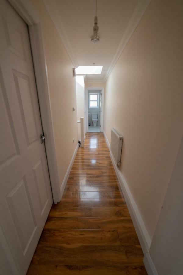 The Coach House - London Heathrow Serviced Apartments Stanwell Exteriör bild