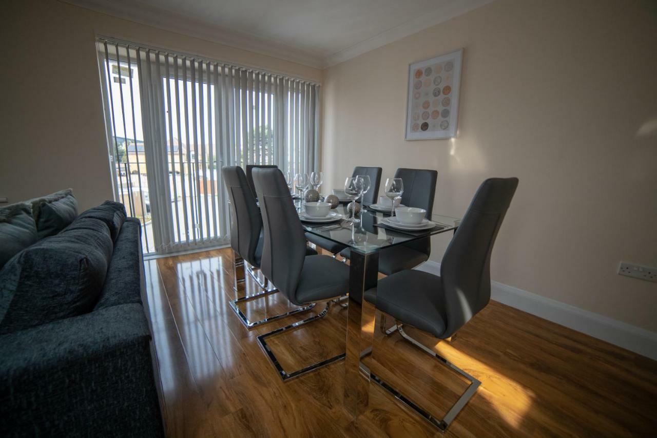 The Coach House - London Heathrow Serviced Apartments Stanwell Exteriör bild